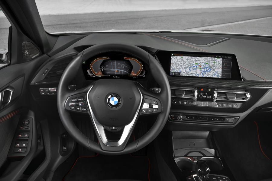 Торпедо BMW 118i Sportline (F40) 2019 года  (WW) (фото 36 из 81)